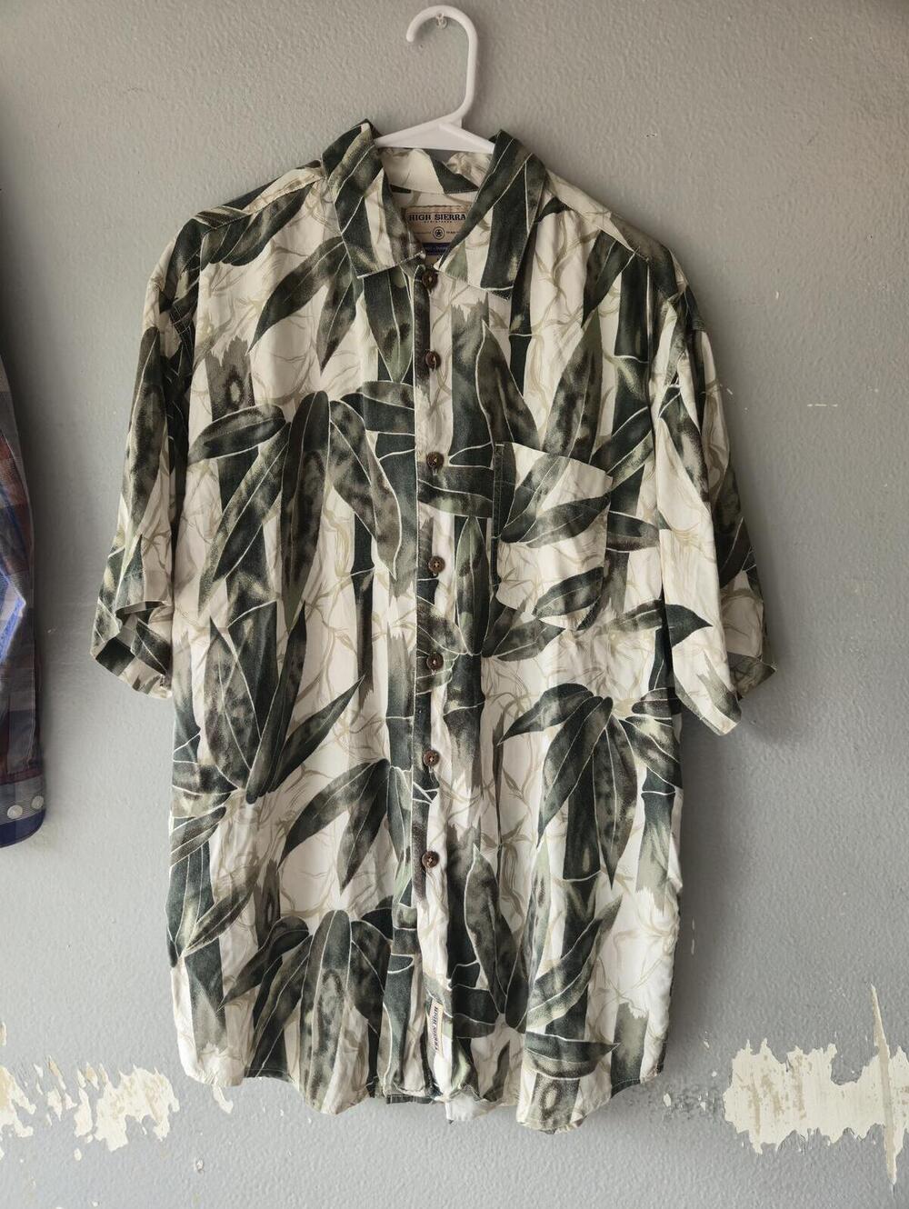 VINTAGE 1990S High Sierra Men's Medium Rayon Tropical Leaf Print Button-Up Shirt